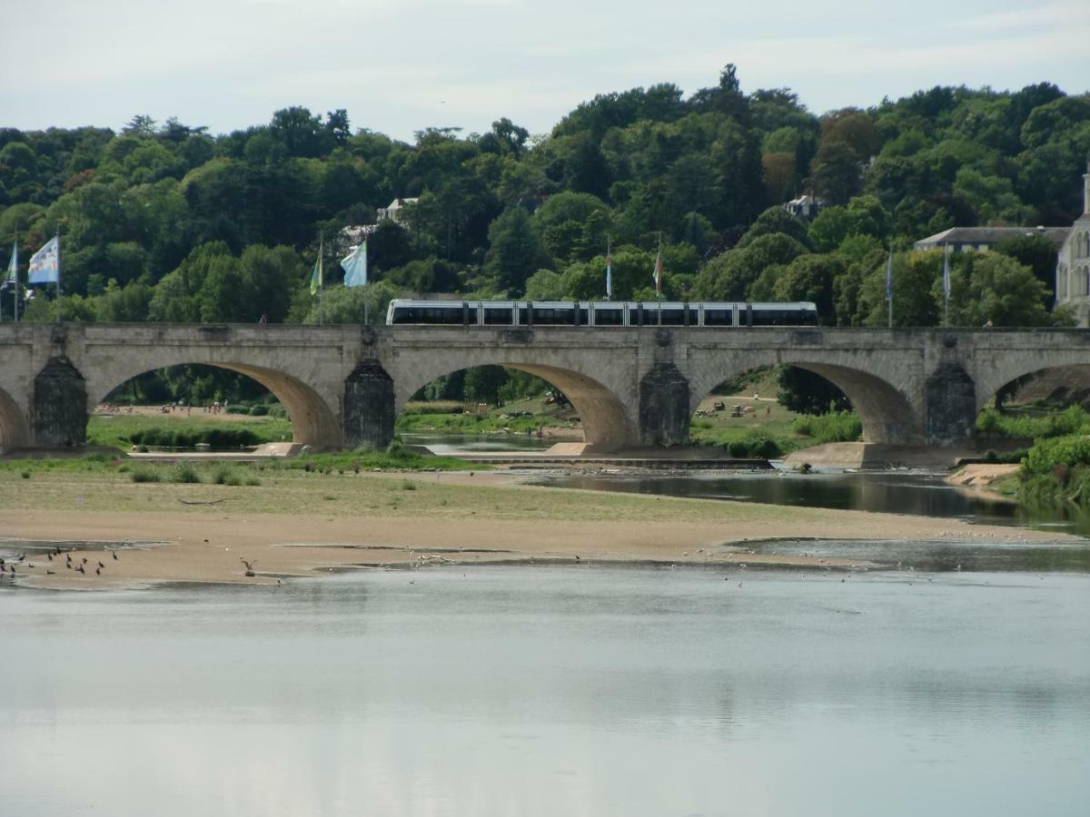 Git'Appart Au Bord De Loire Tours Exterior photo