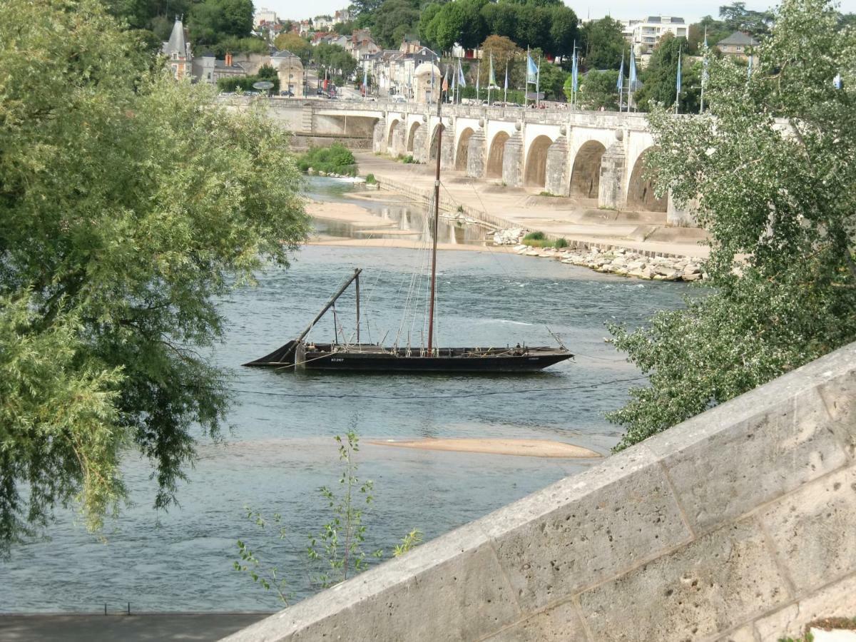 Git'Appart Au Bord De Loire Tours Exterior photo